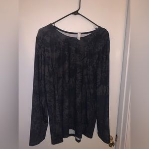 Women’s activewear top